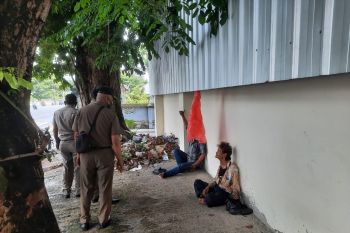 Satpol PP Sumbar "bersihkan" pengemis dari depan rumah dinas Gubernur