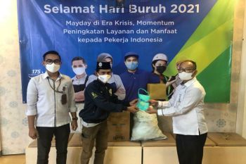 BPJAMSOSTEK Cilacap bagikan 500 bingkisan ke serikat buruh