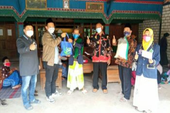 Semen Gresik salurkan zakat karyawan senilai puluhan juta rupiah