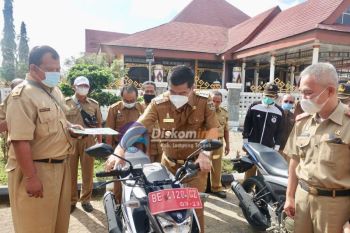 Bupati Lampung Tengah bagikan sepeda motor di lingkup Dinas Pertanian