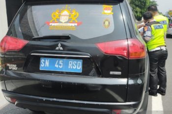 Polisi tahan kendaraan dengan pelat nomor "Kekaisaran Sunda"