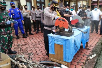 Polisi di Simeulue musnahkan puluhan knalpot bising