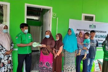 Keluarga yatim ini mendapat rumah baru dari program sedekah Lazis Mitra Ummat Madani