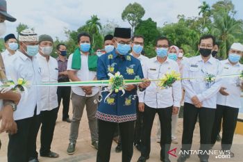 Bupati Kuansing resmikan jembatan penghubung desa