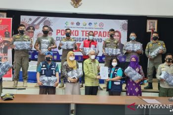 Pemprov Sultra bagikan ribuan masker ke lokasi pemantau