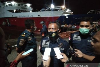 Tiga kapal malam angkut penumpang Kendari-Raha menjelang larangan mudik