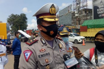 Polrestabes Palembang tutup jalan respons PPKM level 4