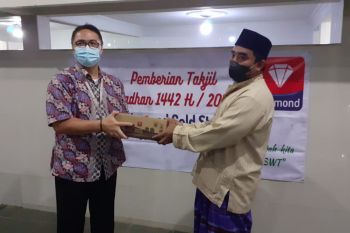 Diamond Cold Storage bagikan takjil di Jakarta dan Bekasi