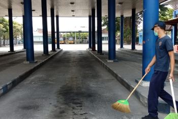 Terminal Gayatri Tulungagung lengang saat hari pertama larangan mudik