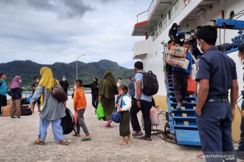 Larang mudik jalur udara Natuna ditutup, pelabuhan terpantau normal
