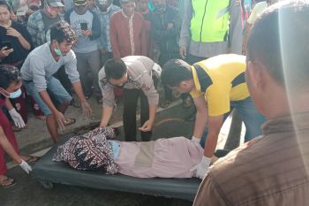 Penumpang sepeda motor tewas terlindas truk di Jalan Mantang Lombok Tengah