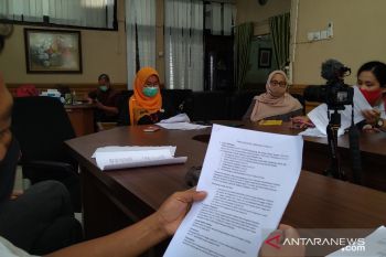 Gubernur Mahyeldi surati kepala daerah antisipasi lonjakan sampah COVID-19