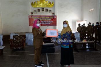 Bupati Tulang Bawang serahkan insentif pemuka agama