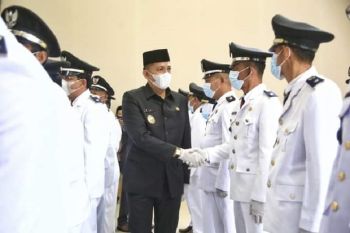 Bupati Kep Meranti lantik 25 Penjabat Kades