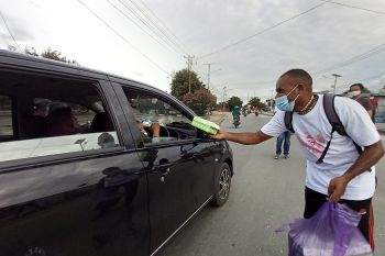 Mahasiswa Papua di Sulteng bagikan takjil