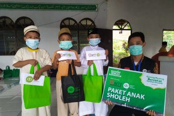 IZI Sulsel dan MTT berbagi paket Anak Sholeh di pelosok Pinrang dan Gowa