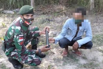 Warga serahkan granat ke Satgas Pamtas RI-Timor Leste