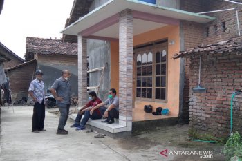 Seorang pelajar ditemukan meninggal di dapur dengan luka sayatan benda tajam