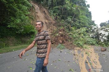 Pemudik asal Solok Selatan diminta waspadai rawan longsor di Air Dingin Solok