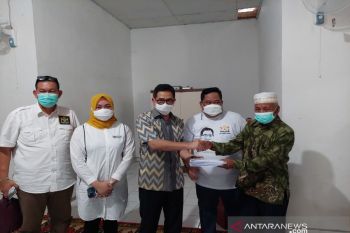 Caketum Kadin Arsjad Rasjid memberi bantuan ke panti asuhan di Kendari