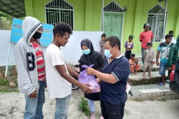 Gubernur Sulteng  salurkan 1.000 paket pangan untuk warga kurang mampu