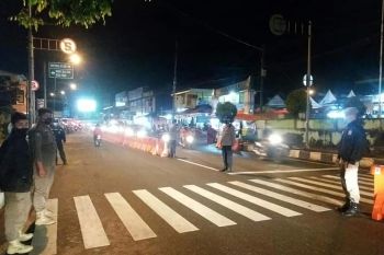 Siang malam, Satpol PP dan Polres Padang Panjang razia pelanggar protokol kesehatan