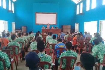 Bupati Pesisir Barat pimpin rapat tentang PPKM