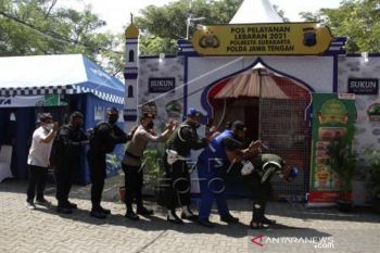 Hiburan Petugas Posko Mudik