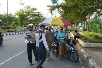 Tim gabungan mengawasi tiga pintu masuk Kota Mataram
