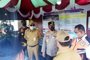 Sekda Kalteng cek aktivitas pelabuhan dan bandara di Sampit
