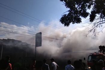 Jelang Lebaran, konter HP di Lombok Batunyala Loteng ludes terbakar