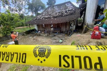 Warga sekitar lokasi ledakan petasan sempat bungkam terhadap polisi