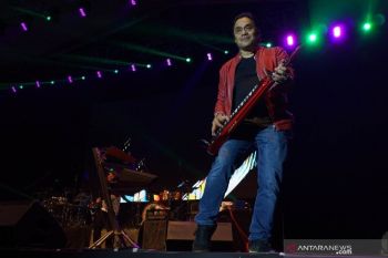 Musisi Dwiki Dwiki Dharmawan pilih silaturahmi virtual di tengah pandemi