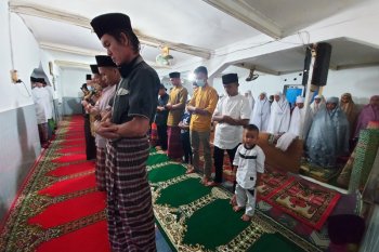 Jamaah Naqshabandiyah Padang rayakan Idul Fitri hari Rabu