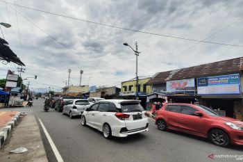 Kondisi lalu lintas Pariaman jelang Lebaran ramai lancar