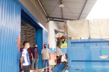 Pemkab Pesisir Selatan  salurkan 10,2 ton beras untuk korban banjir