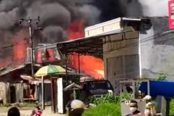 Tujuh rumah di Mamuju Sulbar terbakar
