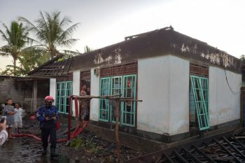 Lupa buang puntung rokok, rumah kakek 70 tahun dilalap si jago merah