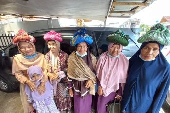 Begini cara masyarakat Kurai Bukittinggi menjaga tradisi "Barayo" saat pandemi