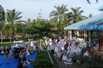 Pengurus masjid dan musala di Agam laksanakan shalat Id dengan protokol kesehatan ketat