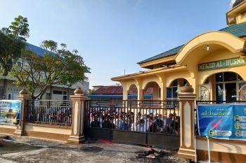 Walau dilarang, sejumlah masjid Pekanbaru tetap gelar salat Id