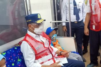 Menhub minta kepala daerah wilayah aglomerasi awasi penumpukan penumpang