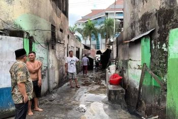 Wawali Kota Manado berikan penguatan korban kebakaran kompleks balai wartawan