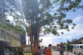 BPBD Kesbangpol makamkan pasien COVID-19 saat lebaran