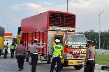 HK ruas Terpeka lakukan pengecekan kendaraan di rest area 172 B