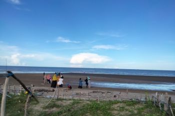 Warga Tarakan Padati Pantai Amal Saat Libur Lebaran