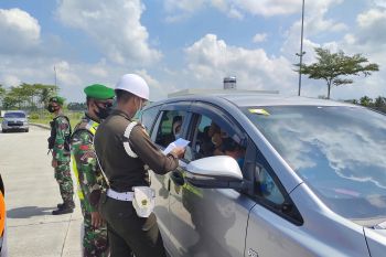 Pelaku perjalanan dari Sumatra ke Jawa reaktif COVID-19 bakal dikarantina lima hari