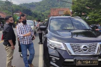 Polisi mengamankan pengemudi gunakan pelat dinas kepolisian palsu