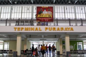 Aktivitas Terminal Purabaya Sepi