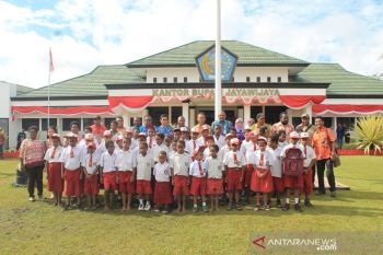 Pelajar pinggiran Jayawijaya baru bisa baca setelah kelas IV SD